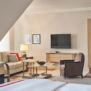 Hotel Plaza Athénée - Dorchester Collection, Paris
